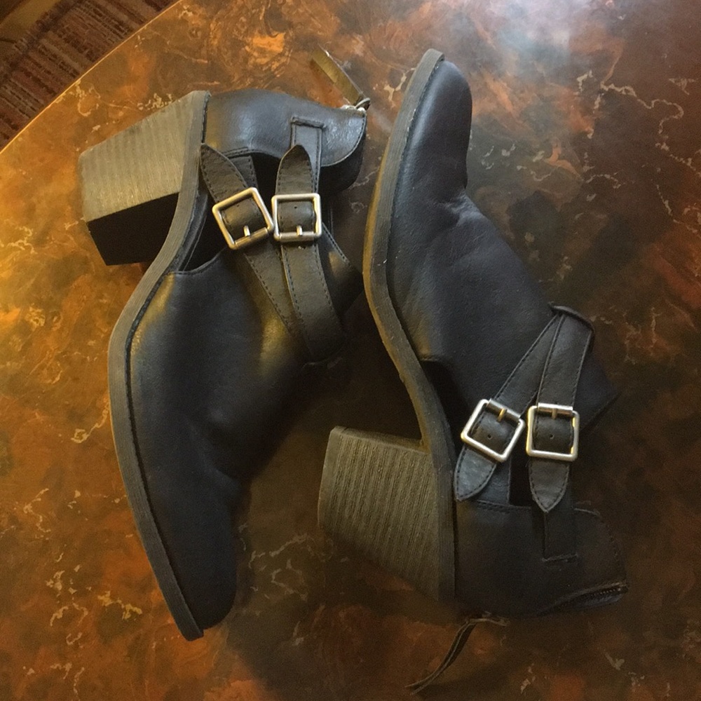 Madden Girl Booties Sz 8.5 Black open side buckles
